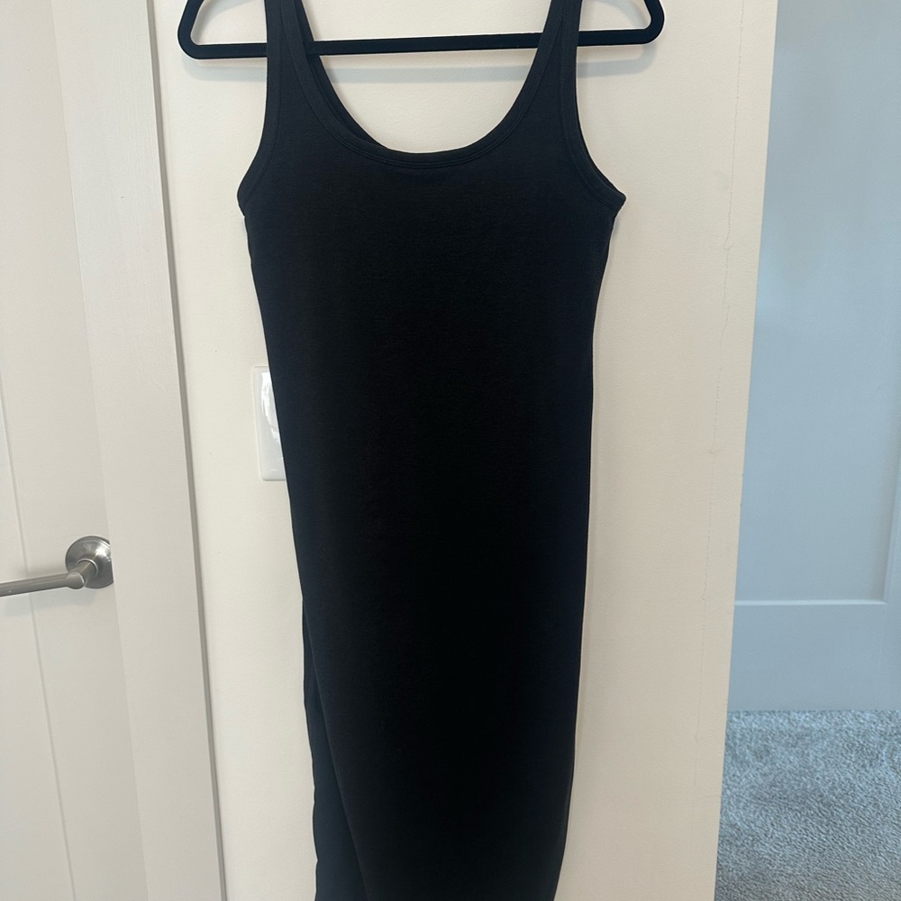 Vuori Midi Black Sleeveless Dress